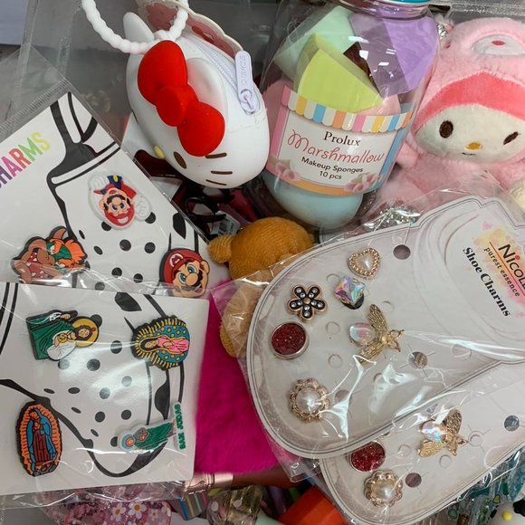 Mystery Bag with novelty accessories and jewelry - Picture 5 of 7